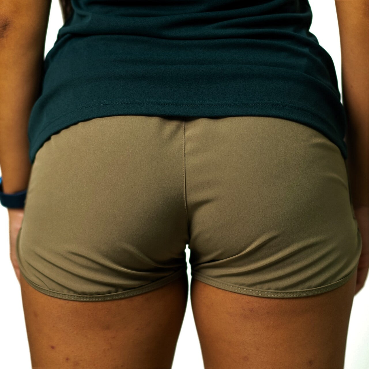 Athleta Soft 23 女士超細纖維短褲 軍綠色