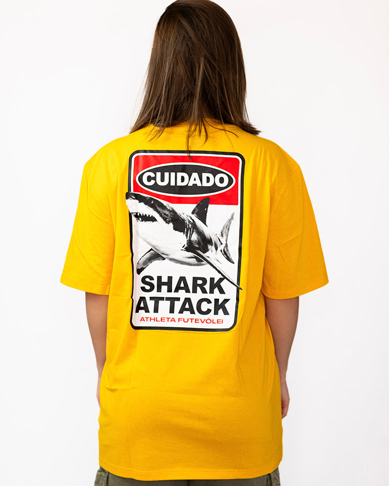 Camisa Athleta 90 Casual Futevôlei Cuidado Shark Attack Amarelo ATL009A