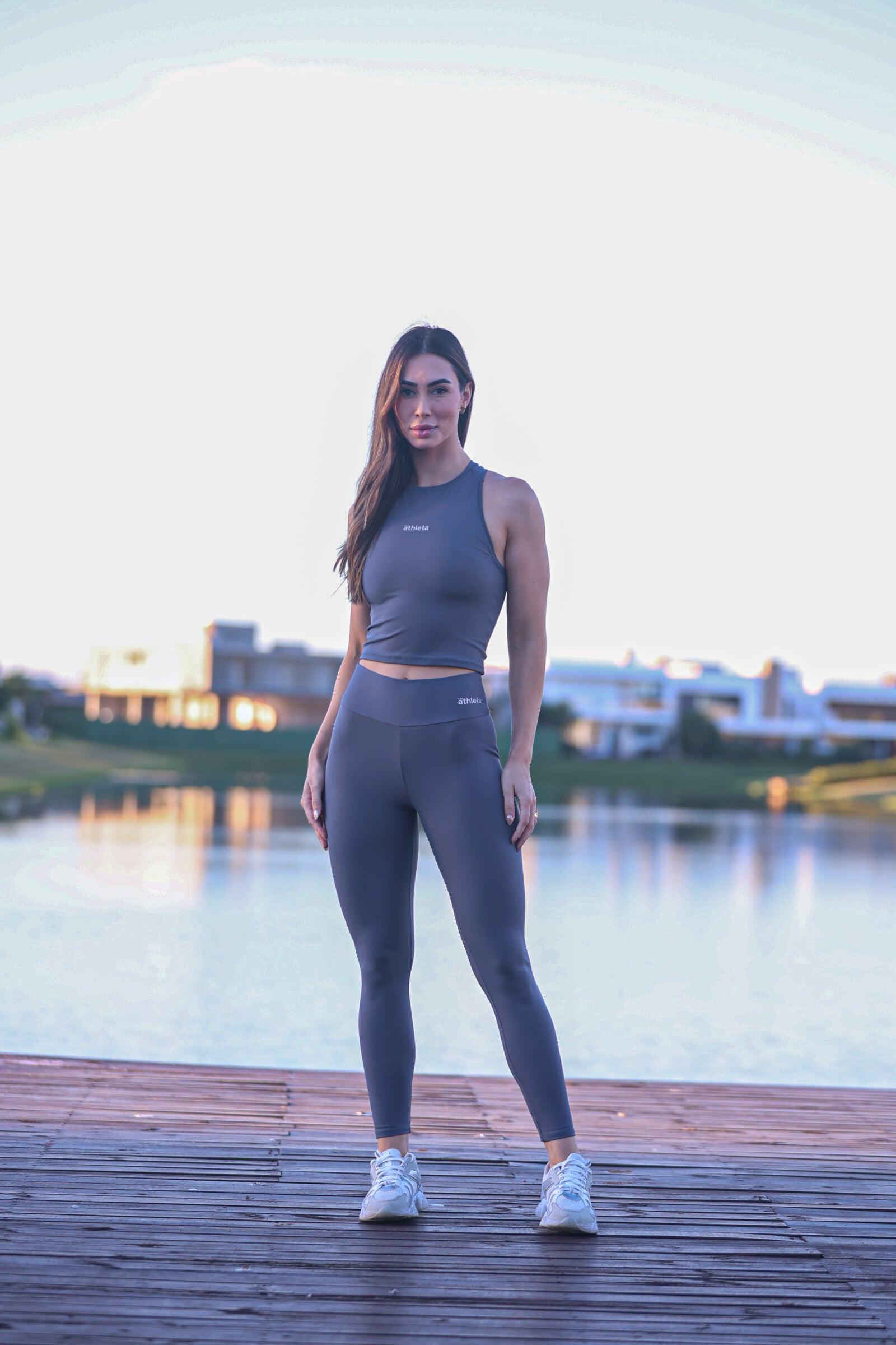 ATHLETA ピステ上下セット グレー CAFÉ DO BRASIL Fitness Feminino – Athleta Brasil