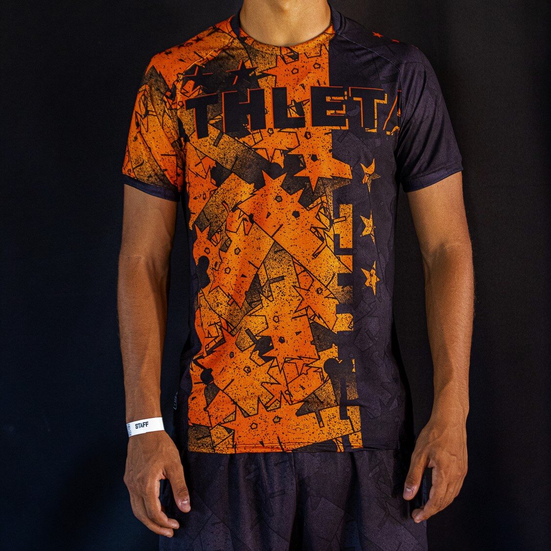 Athleta Free 23 Line 襯衫 - 黑色配橘色